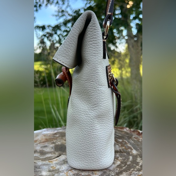 Dooney & Bourke White Pebble Grain Leather Toggle Crossbody EUC - Picture 11 of 17